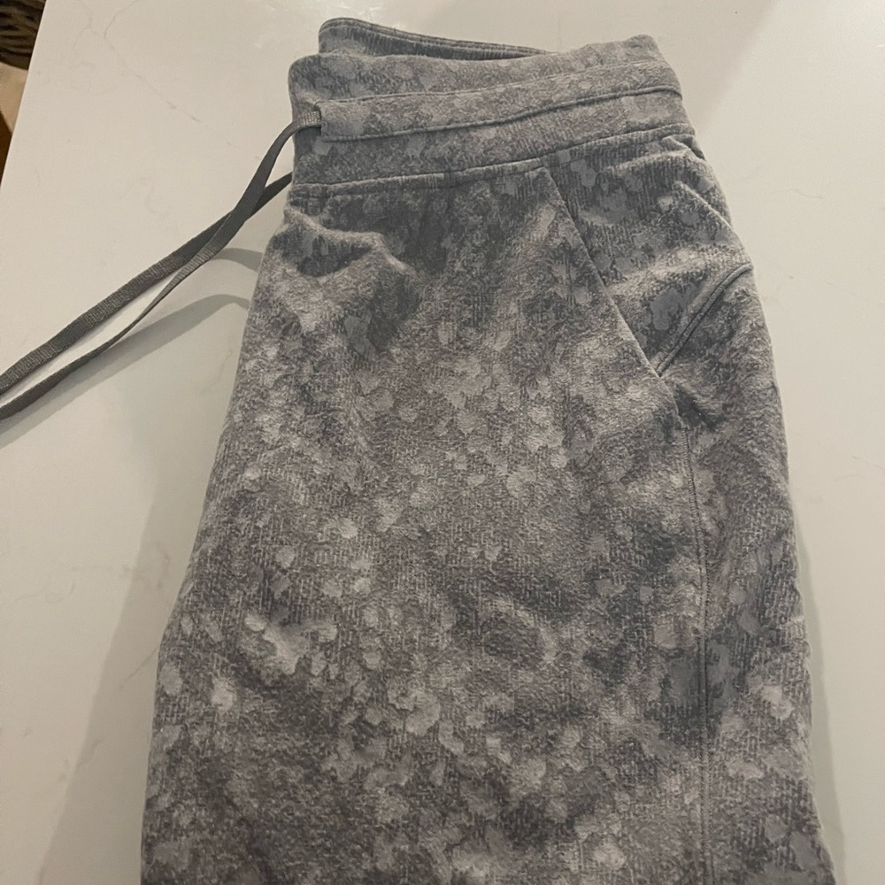 Lululemon ready to lulu crop grey joggers size 4